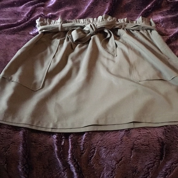 Modcloth Dresses & Skirts - Camouflage green ModCloth Torrid size 2 skirt